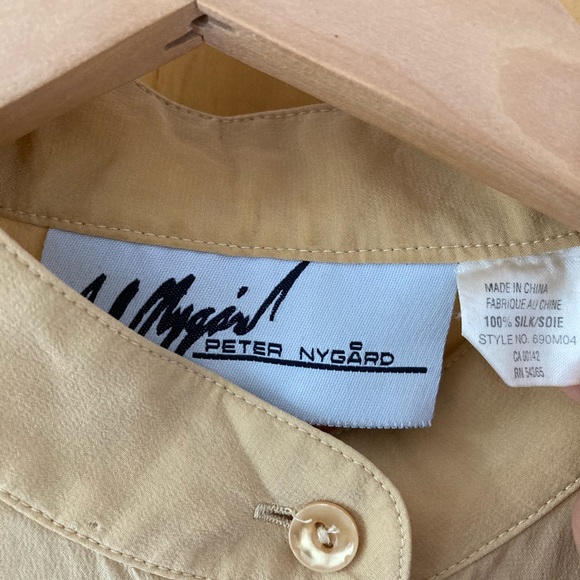 100% silk Peter Nygard sleeveless shirt in pale yellow (pre-owned) - Picture 3 of 5